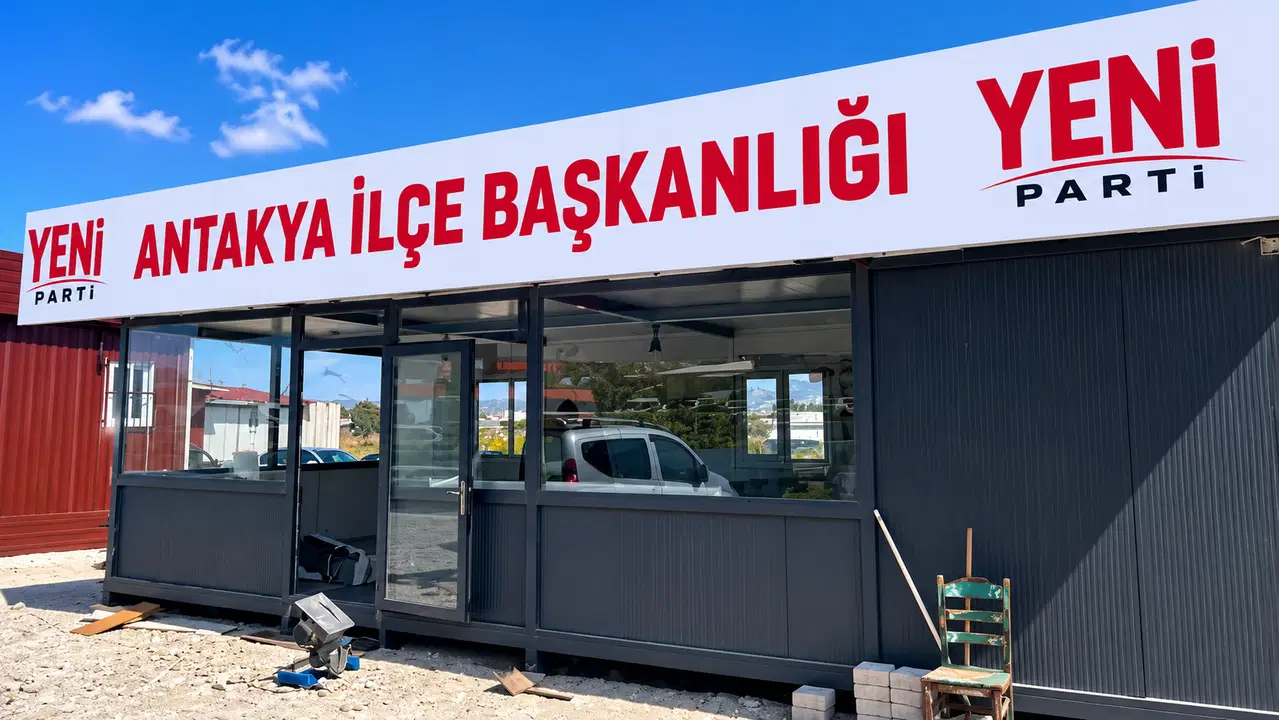 YENİ Parti'nin ilk tabelası Hatay Antakya'ya asıldı: Konteynerdan ilçe başkanlığı