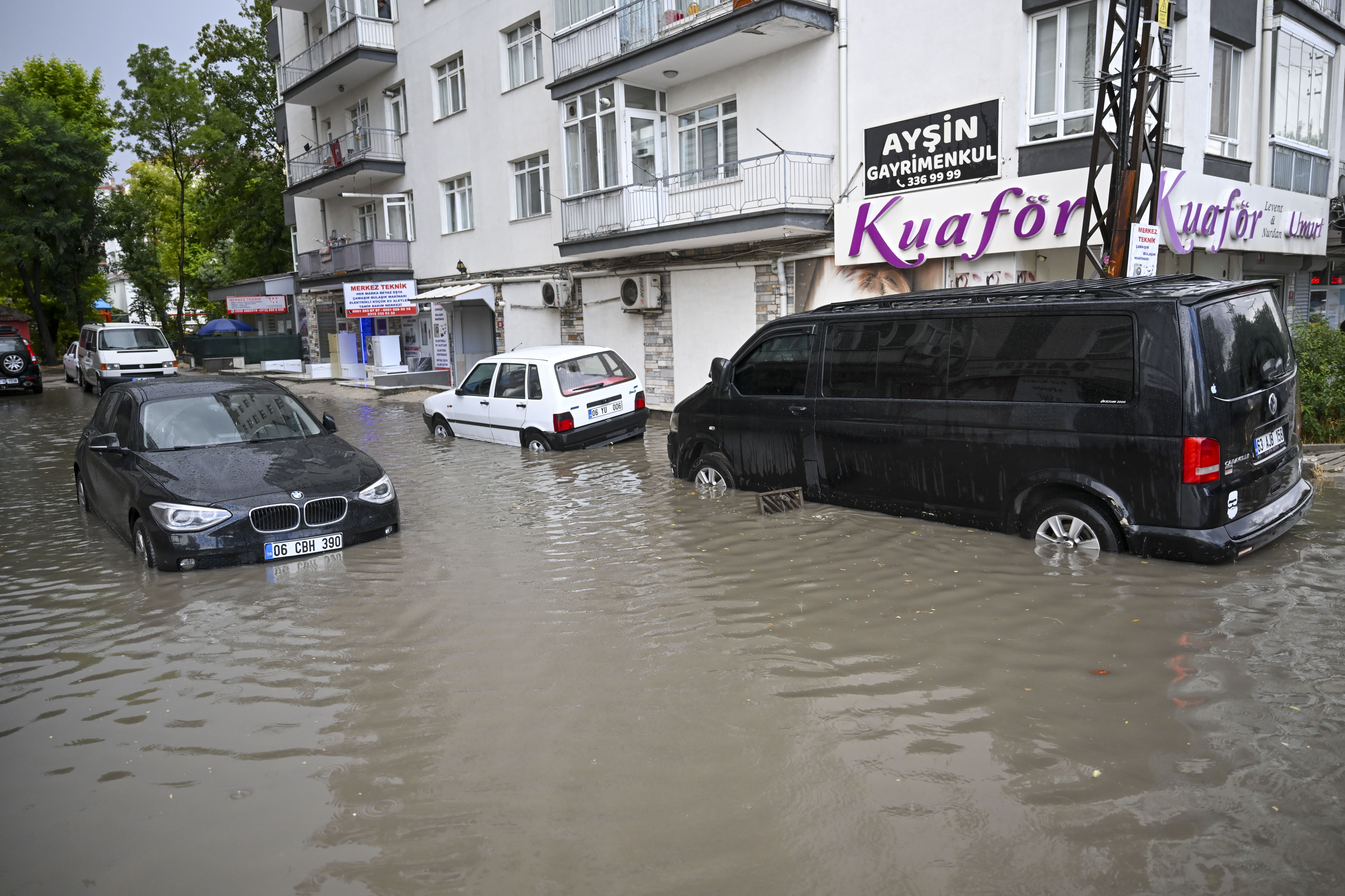 Ankara ve İstanbul'da sağanak kabusu