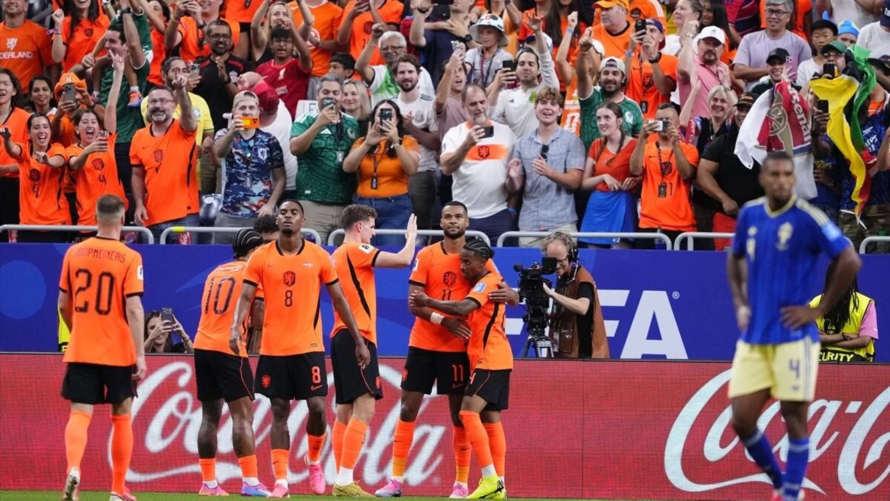 Hollanda İsveç'i 5 golle yendi