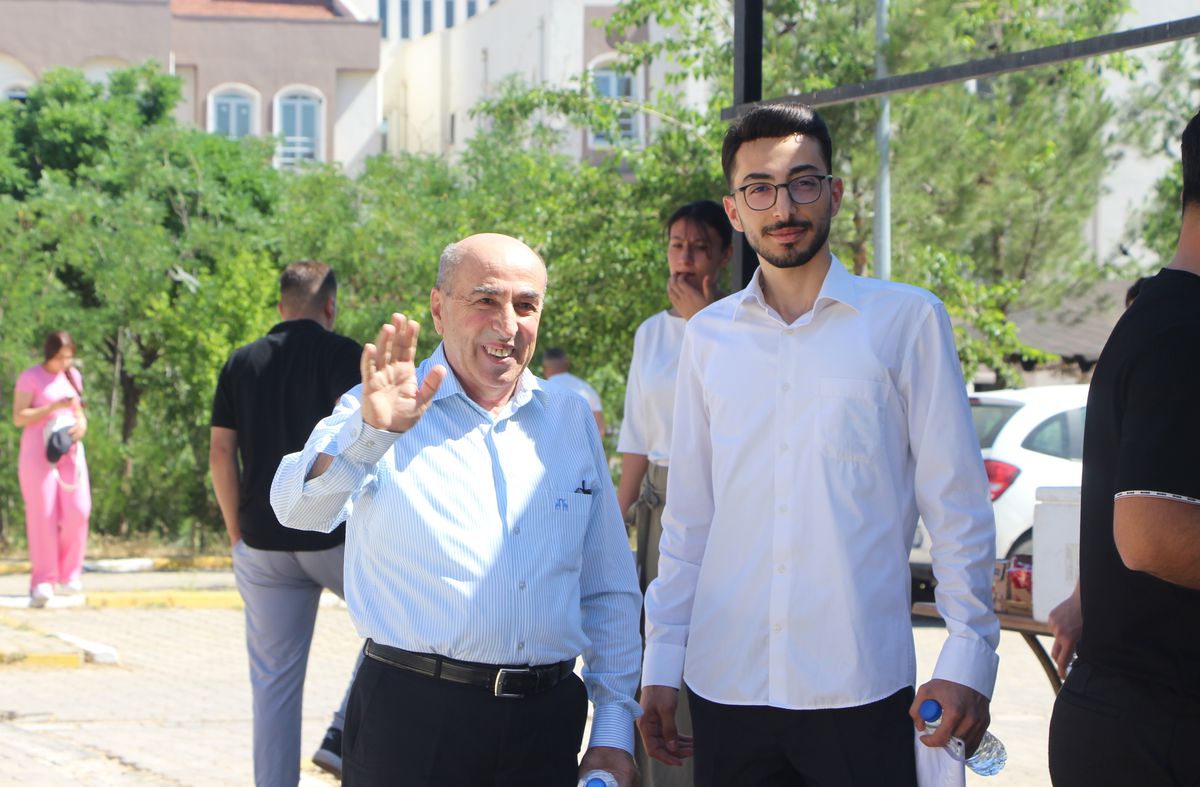Baba ve Oğul Aynı Okulda Sınava Girdi