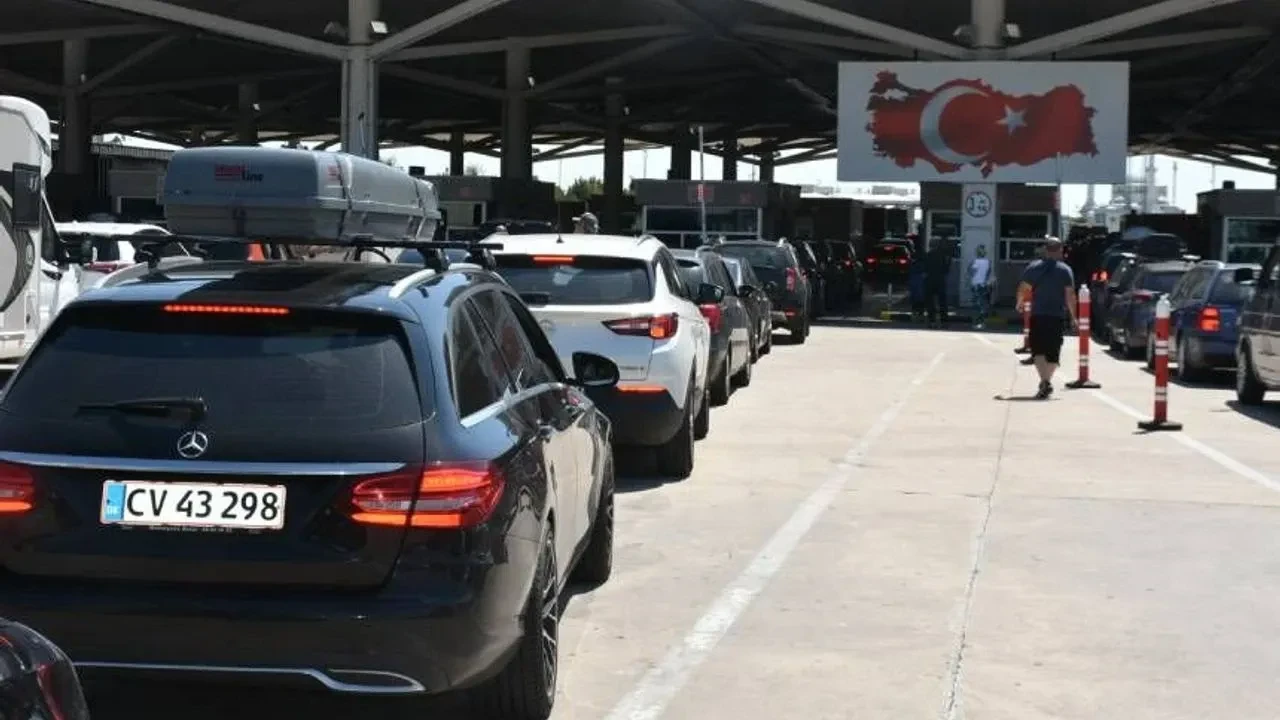 Gurbetçilere 'yabancı plakalı araç' müjdesi! Bakan Çiftçi yeni uygulamayı duyurdu