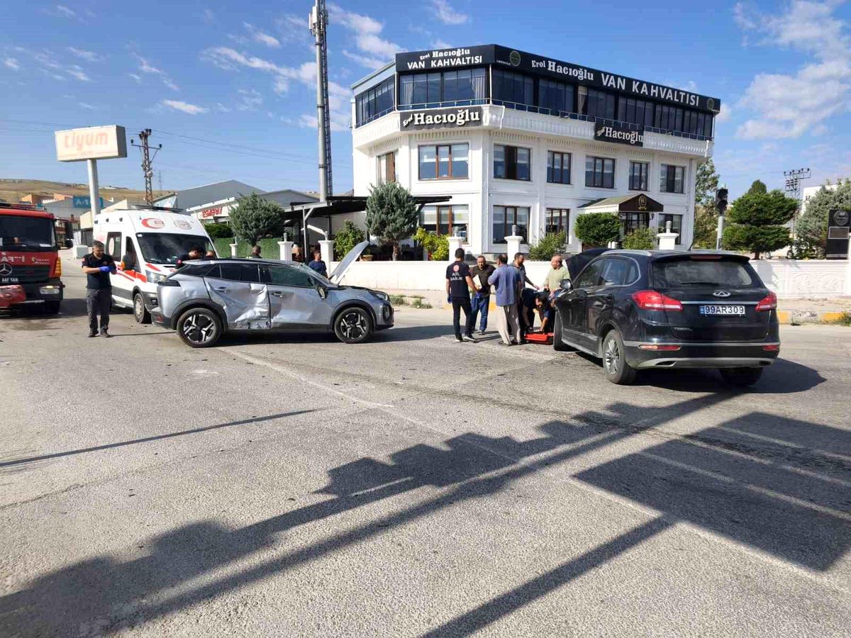 Van'da trafik kazası: 2 yaralı