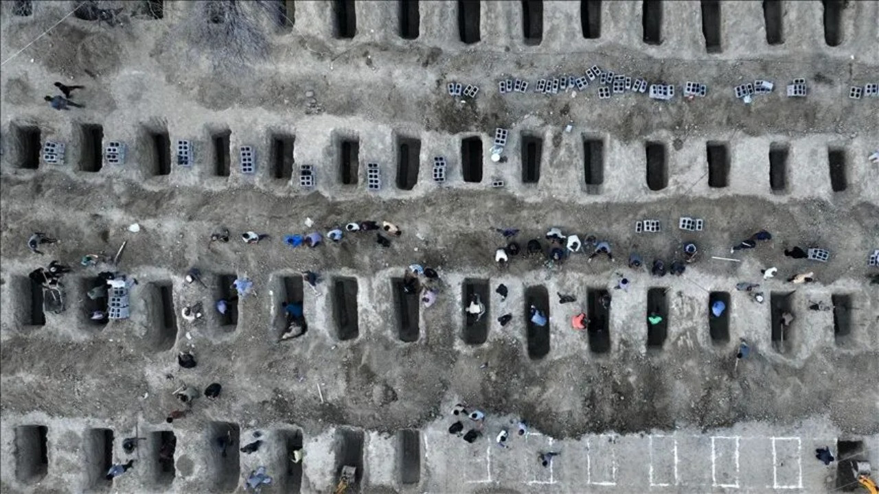 ABD'nin vurduğu okulda ölen 32 çocuk defnedildi