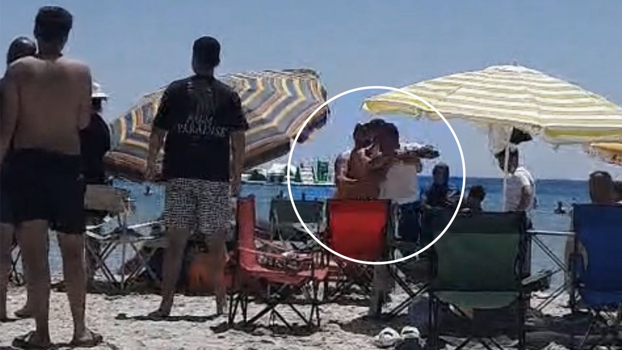 Plajda 'şemsiye' kavgası! Birbirlerine girdiler, ortalık savaş alanına döndü