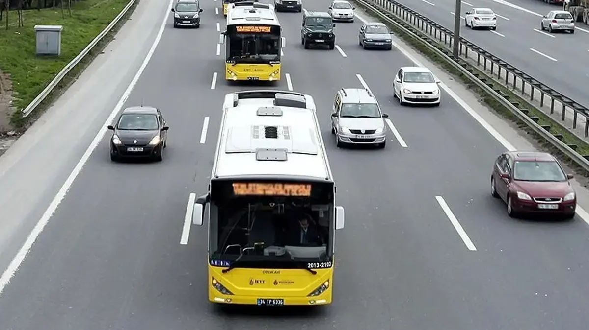 İETT otobüsleri çarpıştı: 2 yaralı