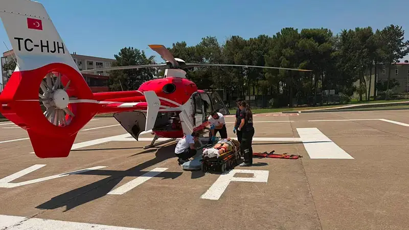 TIR'ın çarptığı yaya, ambulans helikopterle Diyarbakır'a sevk edildi
