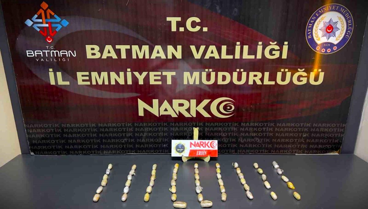 Batman'da inanılmaz olay: 4 yolcunun midesinden 353 parça halinde 2 kilo 700 gram uyuşturucu çıktı