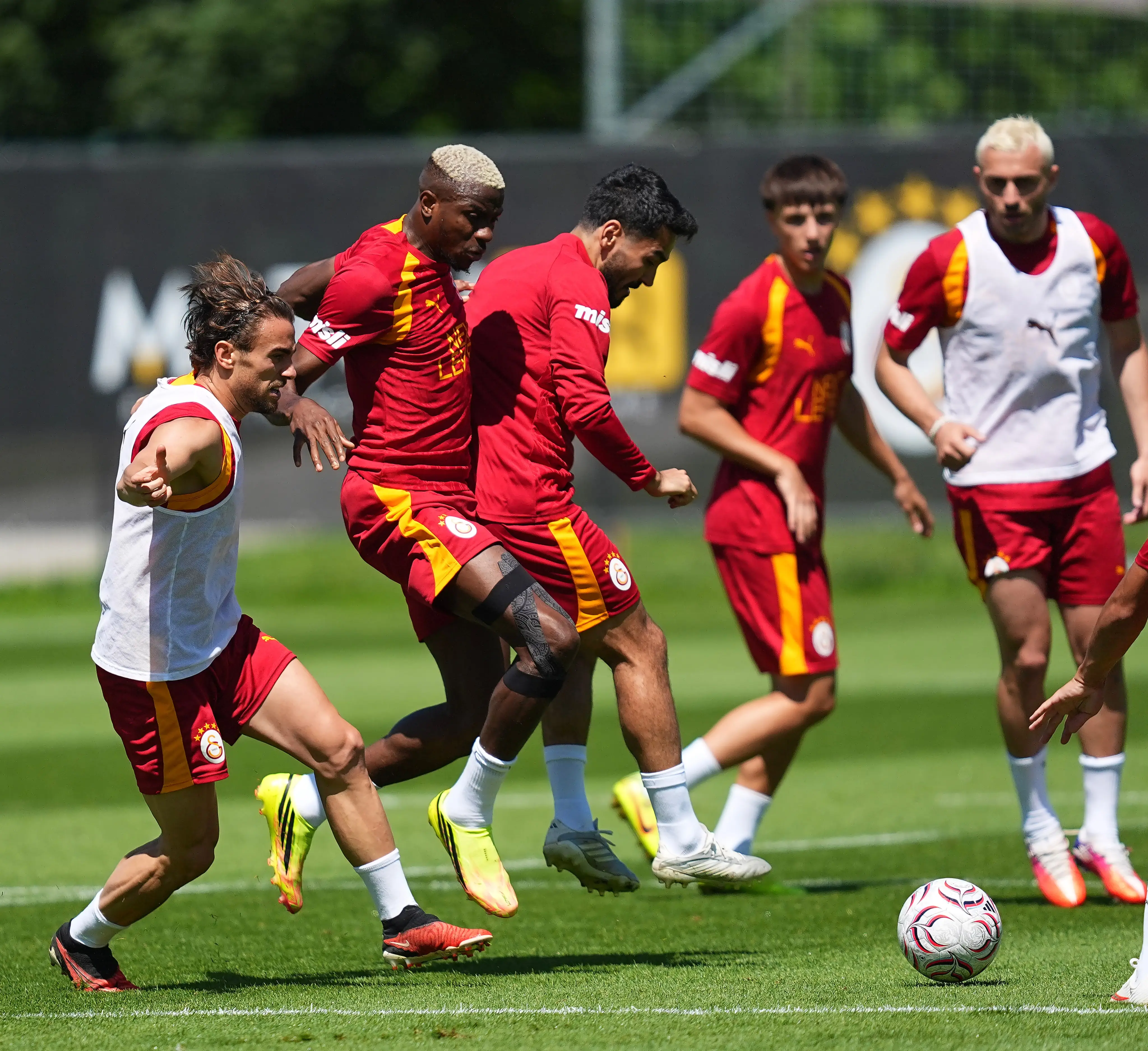 Galatasaray'da yeni sezon mesaisi sürüyor