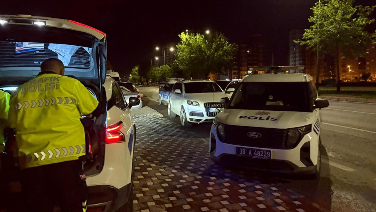 Kayseri'de "dur" ihtarına uymayan alkollü sürücüye 432 bin lira ceza uygulandı