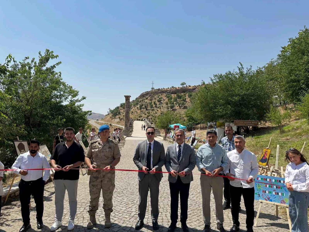 Ortaokulu öğrencilerinin yıl sonu resim sergisi Cendere Köprüsü'nde açıldı