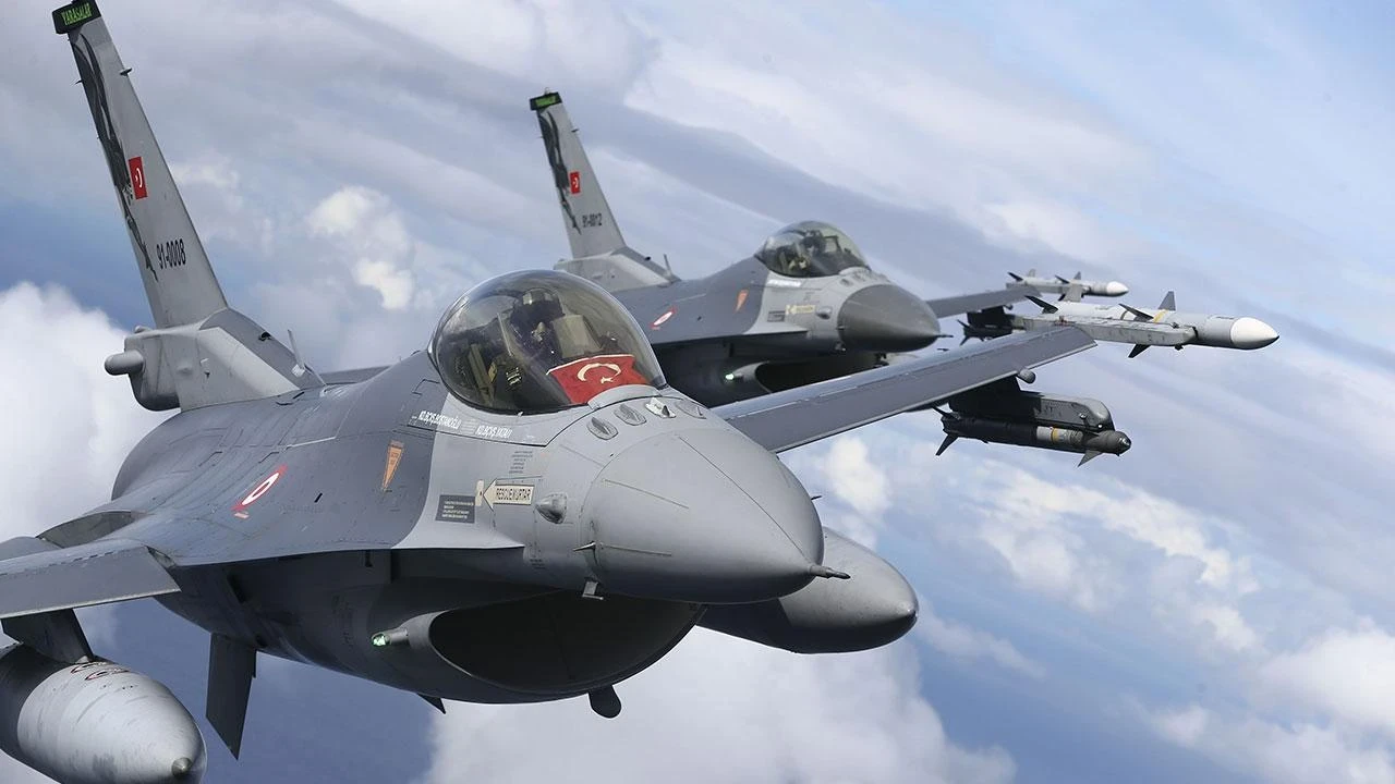 'Türk Savaş Uçakları Yunan Bakanı Taşıyan Uçağı Taciz Etti' İddiasına Yalanlama