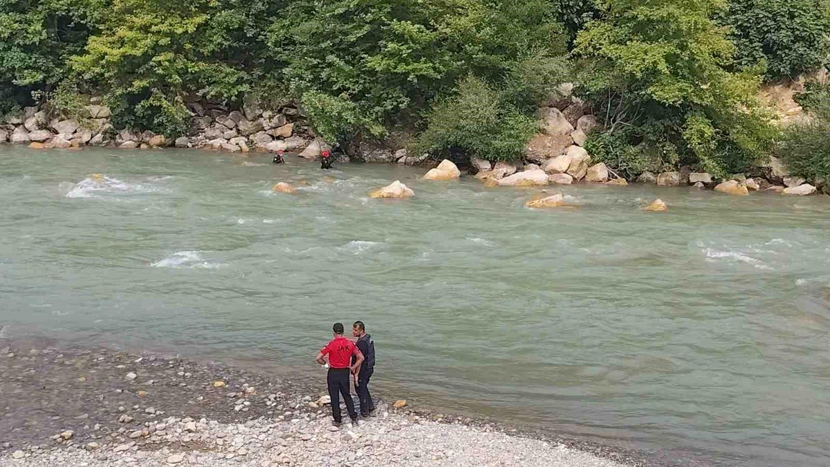 Alanya'da çayda kaybolan genci arama çalışmalarına yarın devam edilecek
