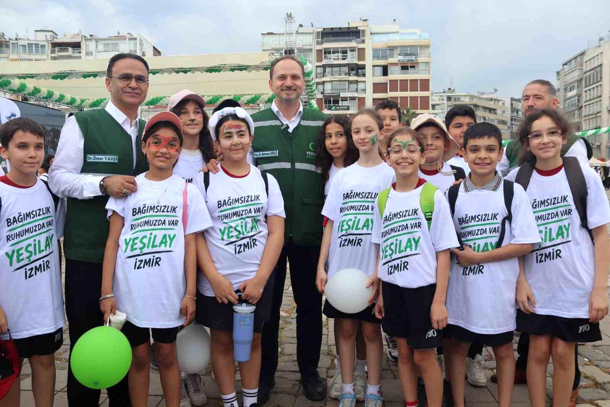 İzmir'de öğrenciler Yeşilay Bağımsızlık Festivali'nde buluştu