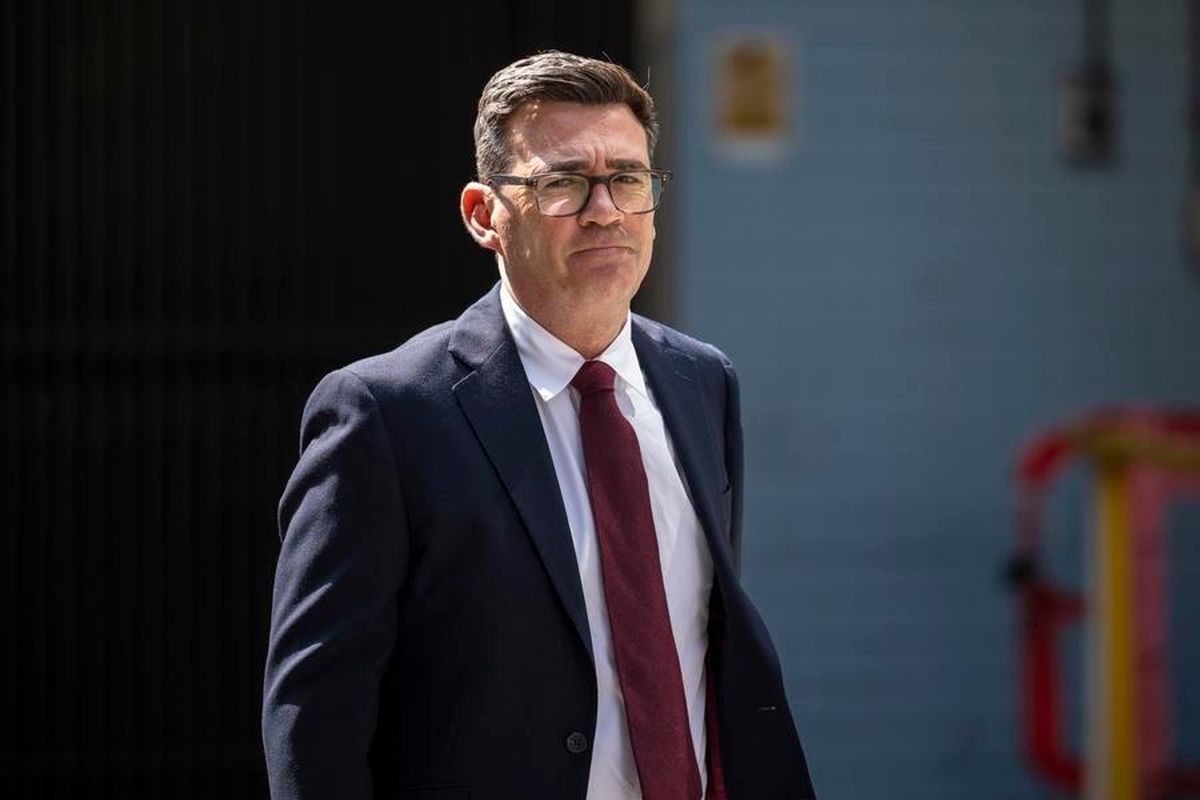 İngiltere'nin yeni Başbakanı Andy Burnham oldu