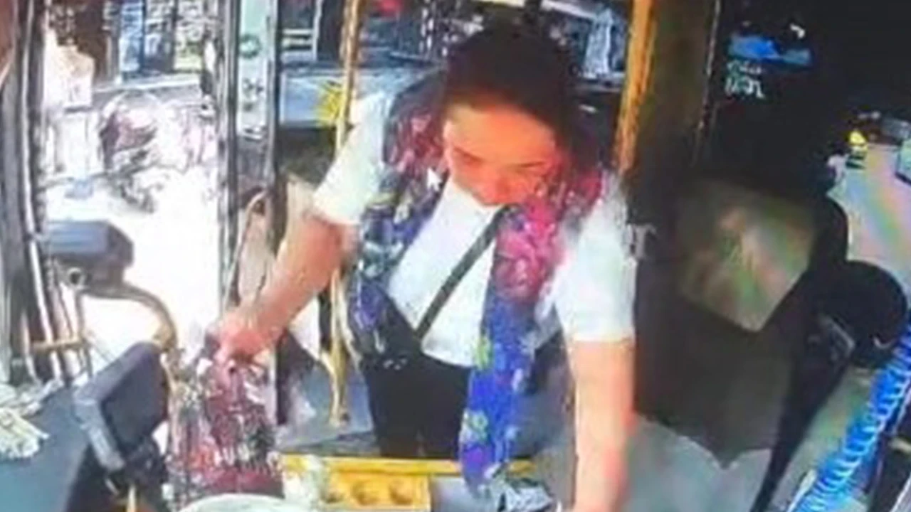 Bir kadın yolcu otobüs şoförünün parasını çalıp kaçtı