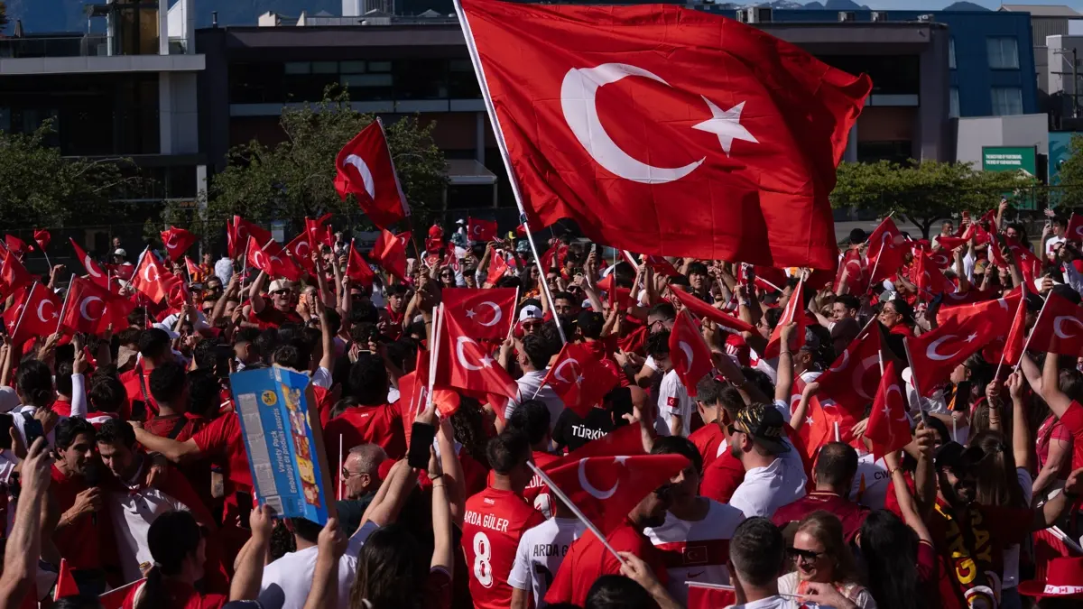 San Francisco'da Türk yürüyüşü! Sokaklar kırmızı-beyaz
