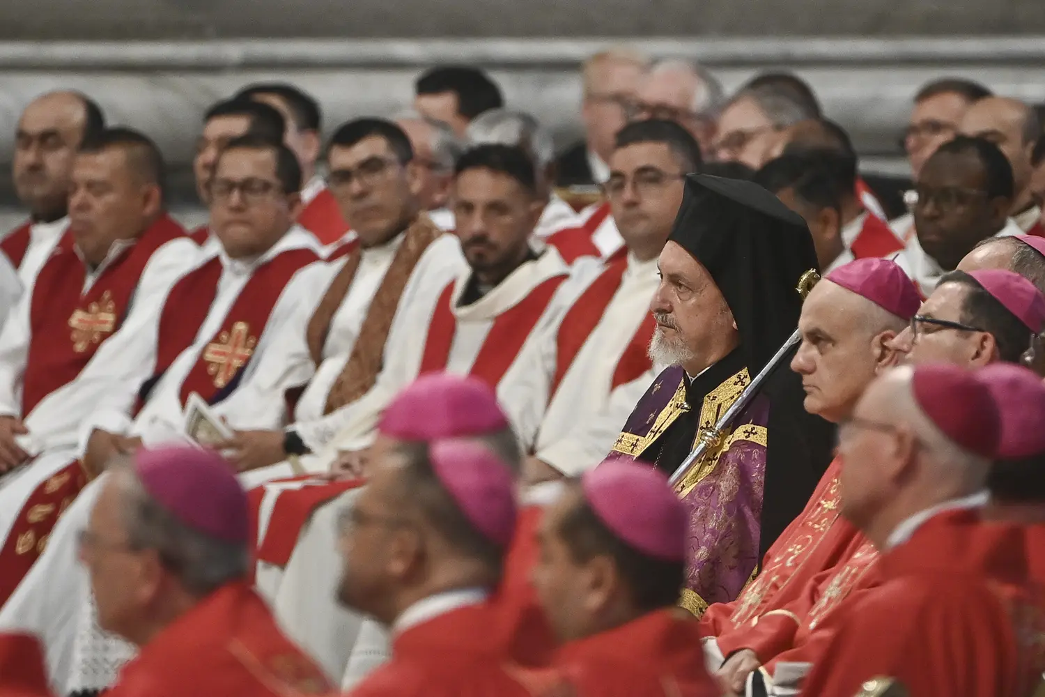 Vatikan'da atama gerilimi... 6 din adamı aforoz edildi