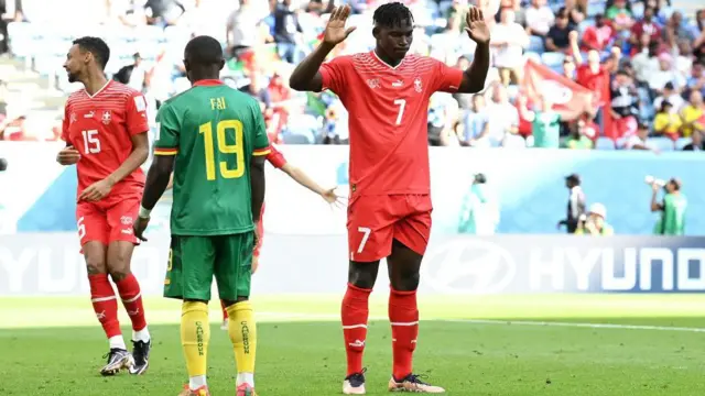 Neden daha çok futbolcu doğdukları ülkenin formasını giymiyor?