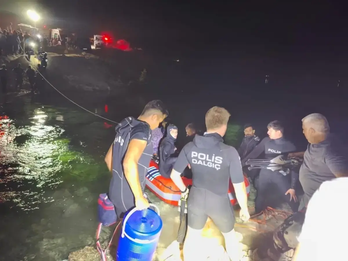 Fırat Nehri'nde su seviyesinin yükseldi! Mahsur kalan 26 kişi kurtarıldı