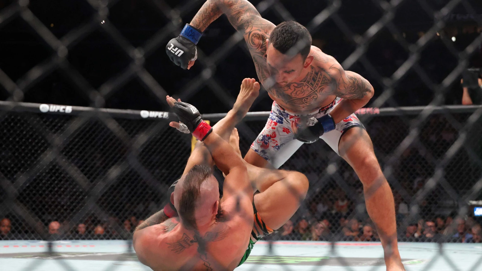 5 yıllık bekleyiş 69 saniyede kabusa döndü: Conor McGregor ağır sakatlandı!