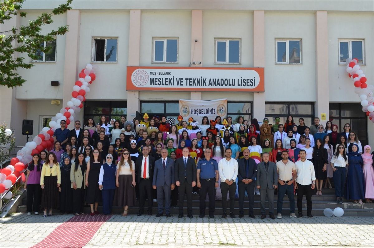 Bulanık Kız Mesleki ve Teknik Anadolu Lisesinde yıl sonu etkinliği yapıldı