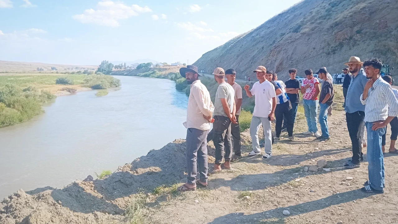 Muş'ta Yürek Yakan Olay: Akarsuya Düşen 8 Yaşındaki Çocuk Öldü, 6 Yaşındaki Kardeşi Aranıyor