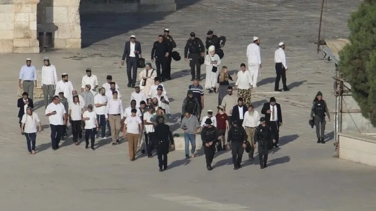 1300'den fazla fanatik İsrailliden Mescid-i Aksa'ya baskın