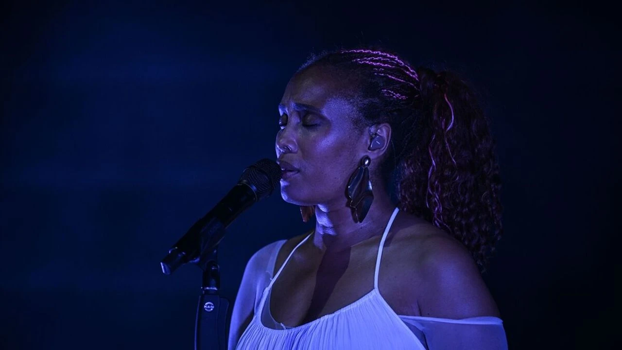 Fransız şarkıcı IMANY'den İstanbul'da müzik keyfi