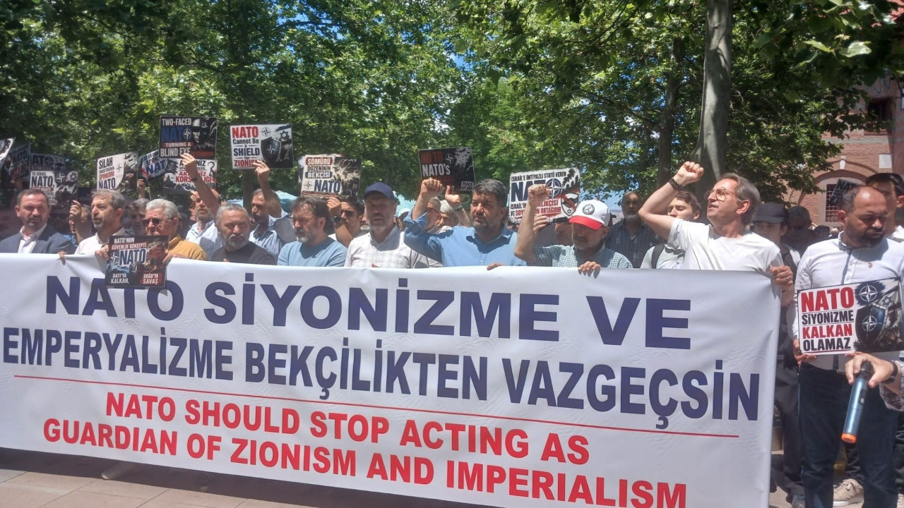 Hacı Bayram Camii’nde NATO protestosu: ’NATO’ya güvenilmeyeceğinin örneği 15 Temmuz’