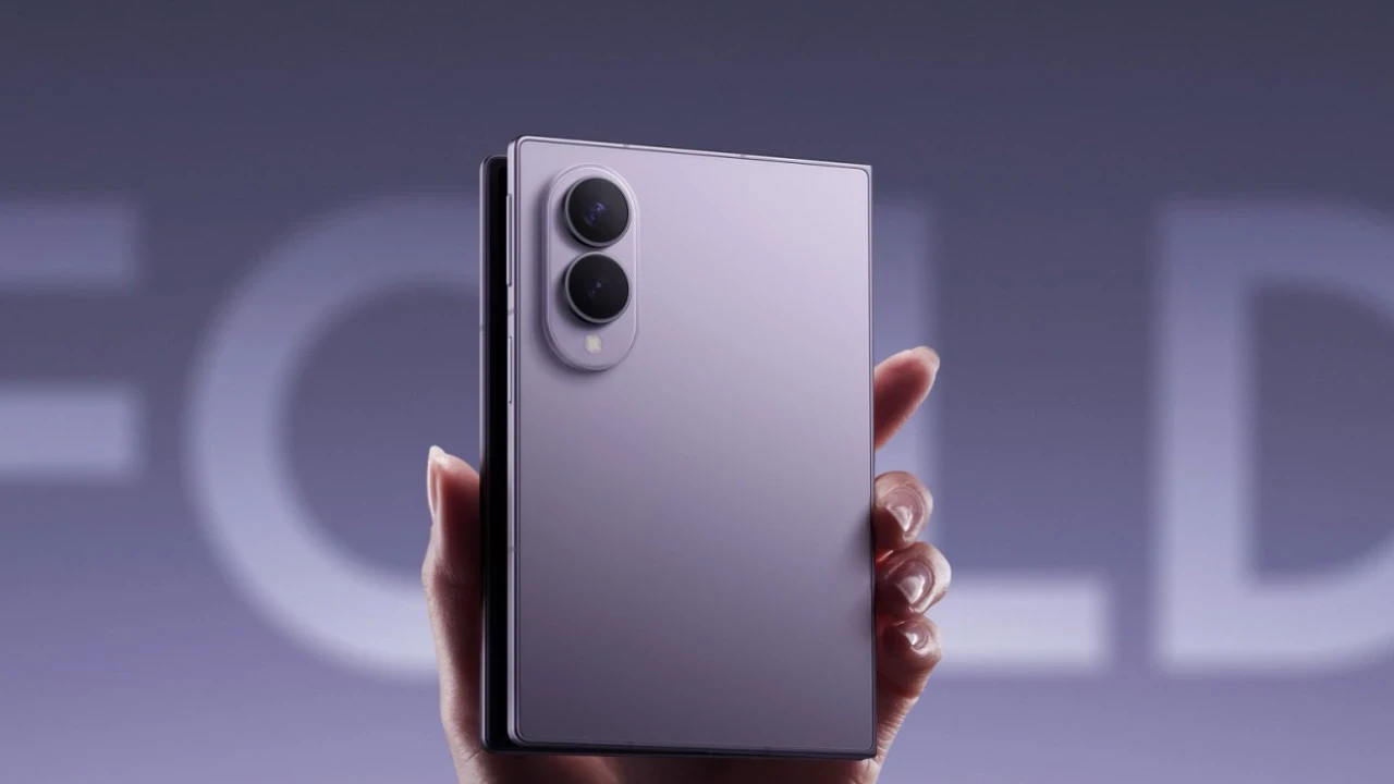 Samsung’un katlanabilir telefonları sahneye çıktı: İşte yeni modeller