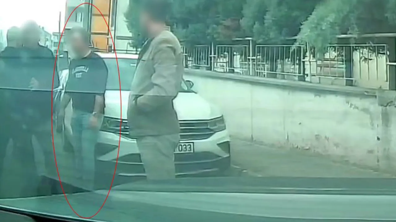 Okul önünde fermuarı açık yakalandı! O serbest kaldı, yakalayan veliye soruşturma açıldı