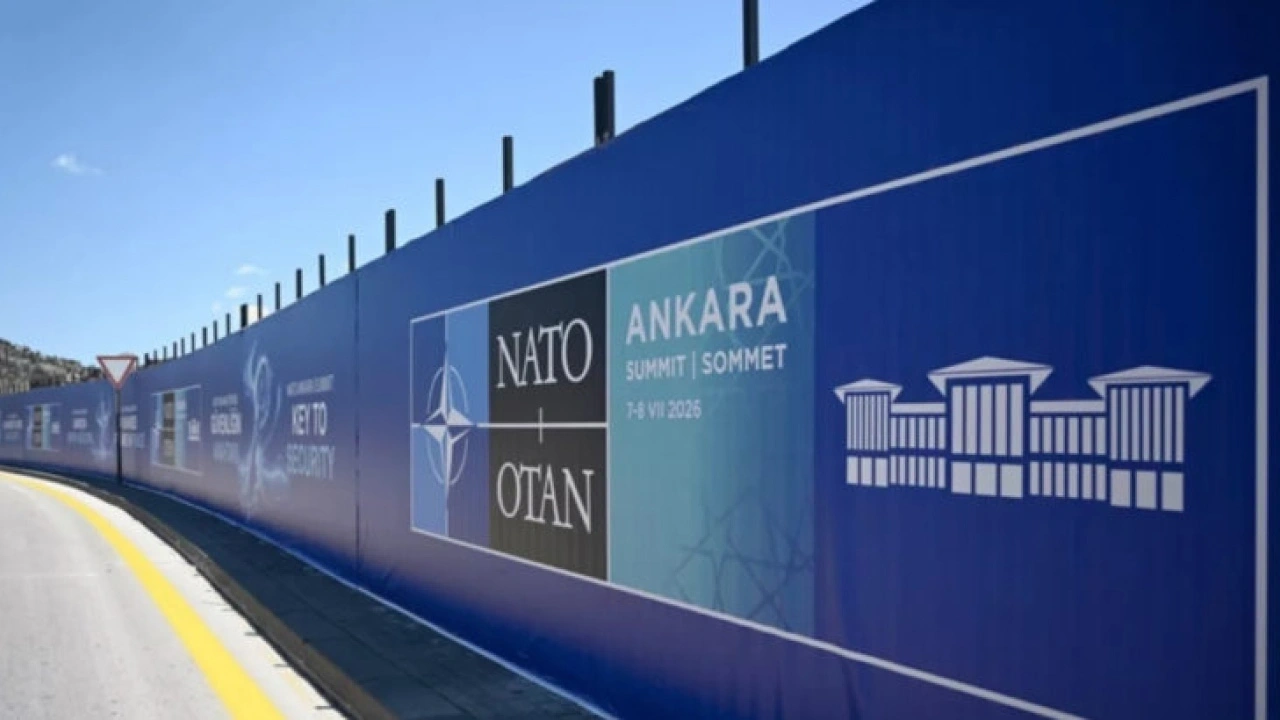 NATO Zirvesi afişi hazırlayan TKP üyeleri gözaltına alındı