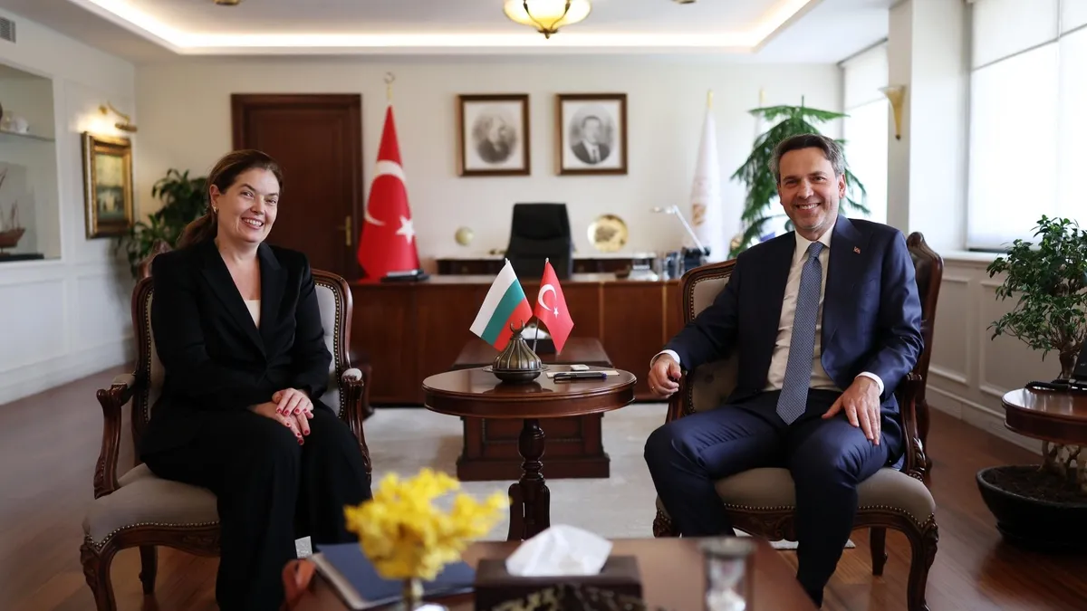 Bakan Bayraktar, Bulgaristanlı mevkidaşı ile görüştü!