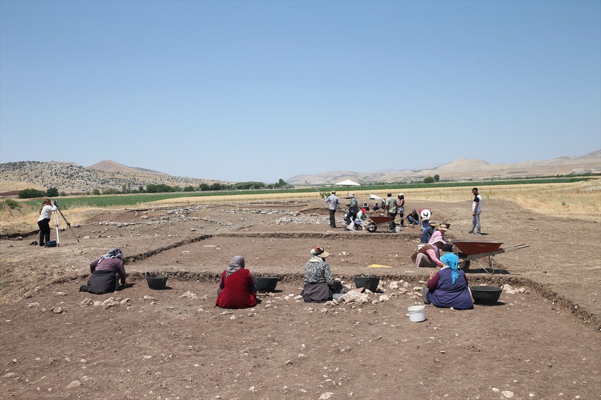 Çayönü Tepesi'nde 50 yıl sonra batı bölümünde kazılar yeniden başladı