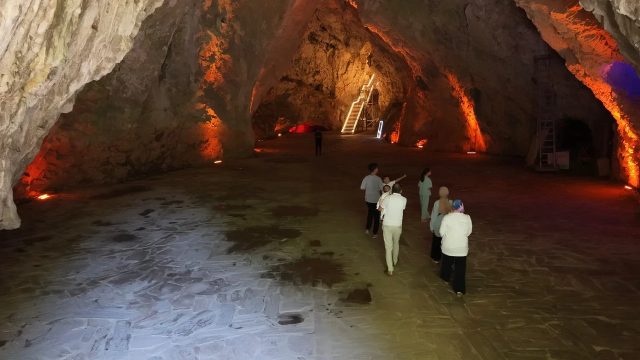 Dışarısı kavruluyor, içerisi 15 derece! Yaz - kış akın ediyorlar