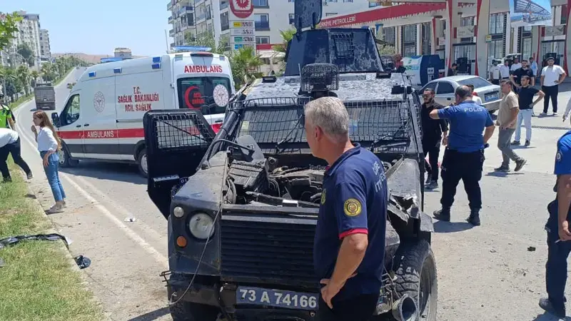 Şırnak'ta zırhlı araç, takla attı; 2 polis yaralı