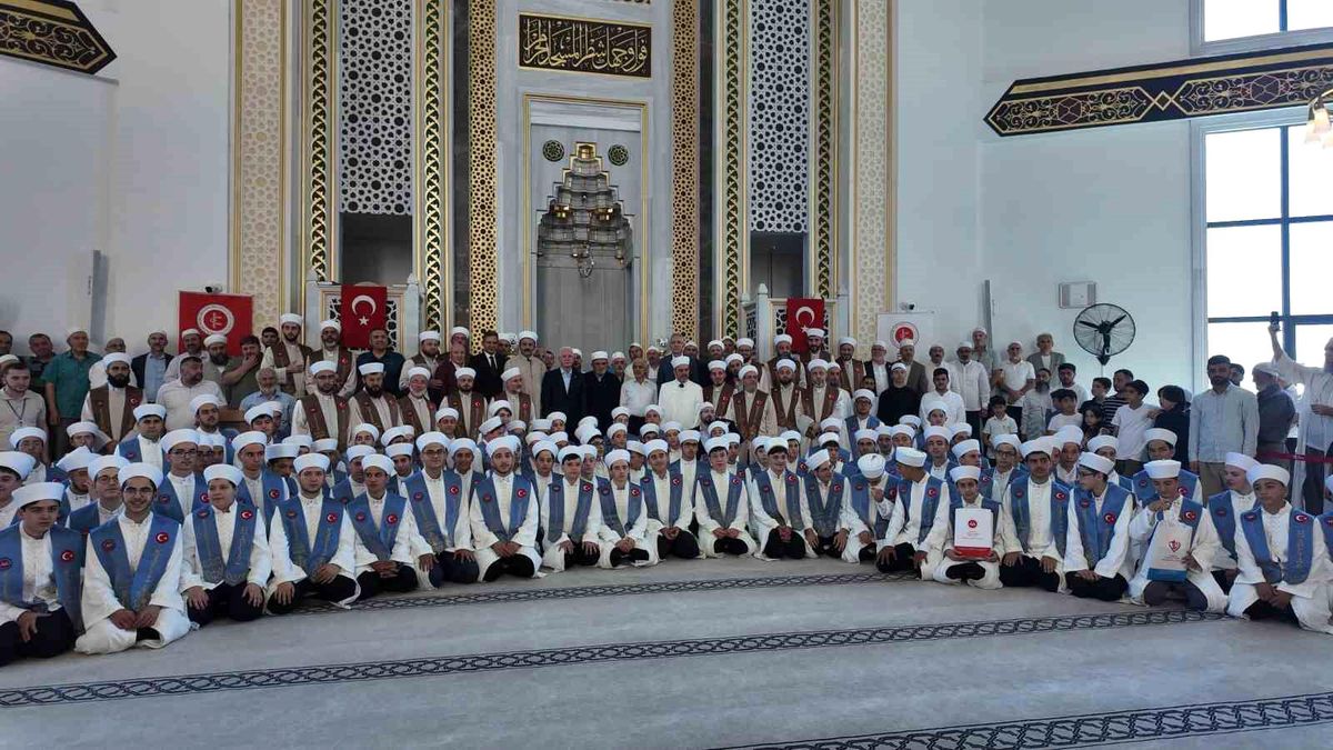 Esenler'de 114 hafız icazet aldı, Vali Gül'den umre müjdesi