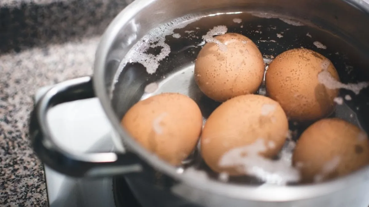 Meğer her damlası altın değerindeymiş! Yumurta haşlama suyunu sakın dökmeyin