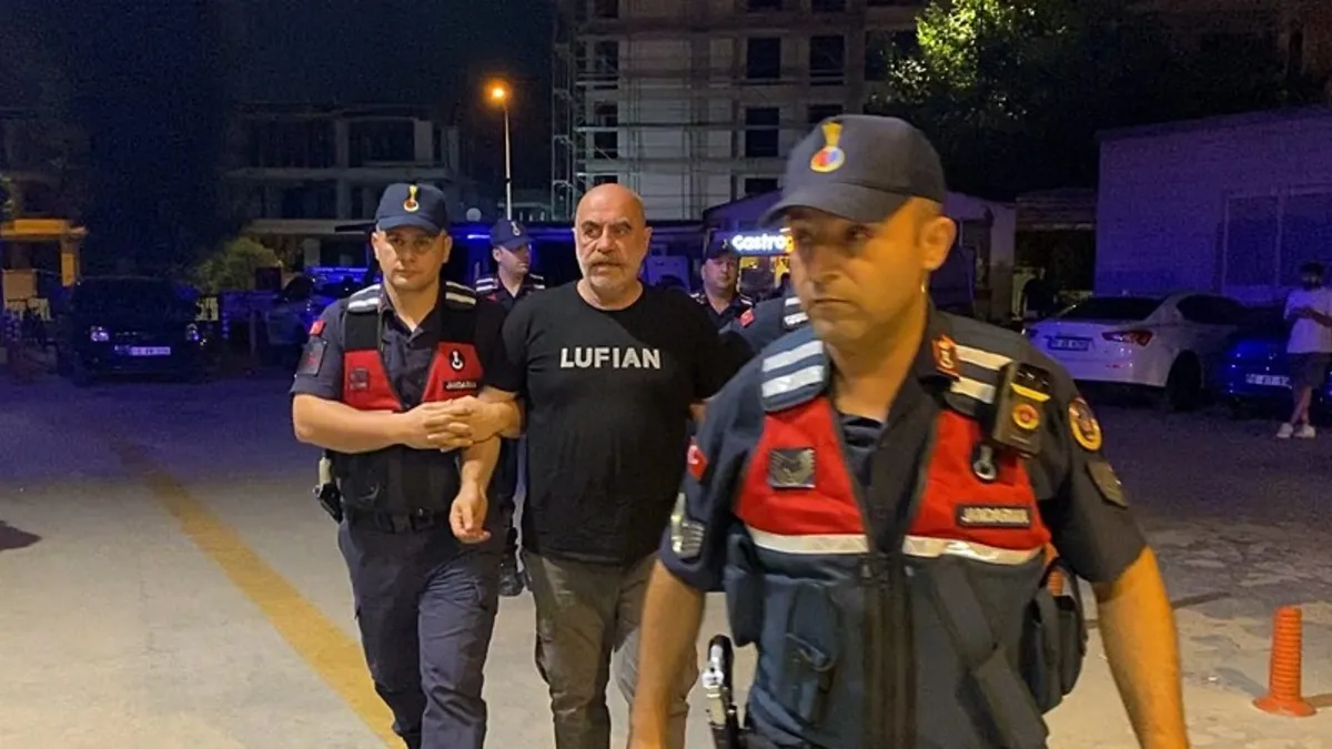 Yönetmen Ezel Akay ve kardeşine uyuşturucu gözaltısı: Evinden kubar esrar çıktı