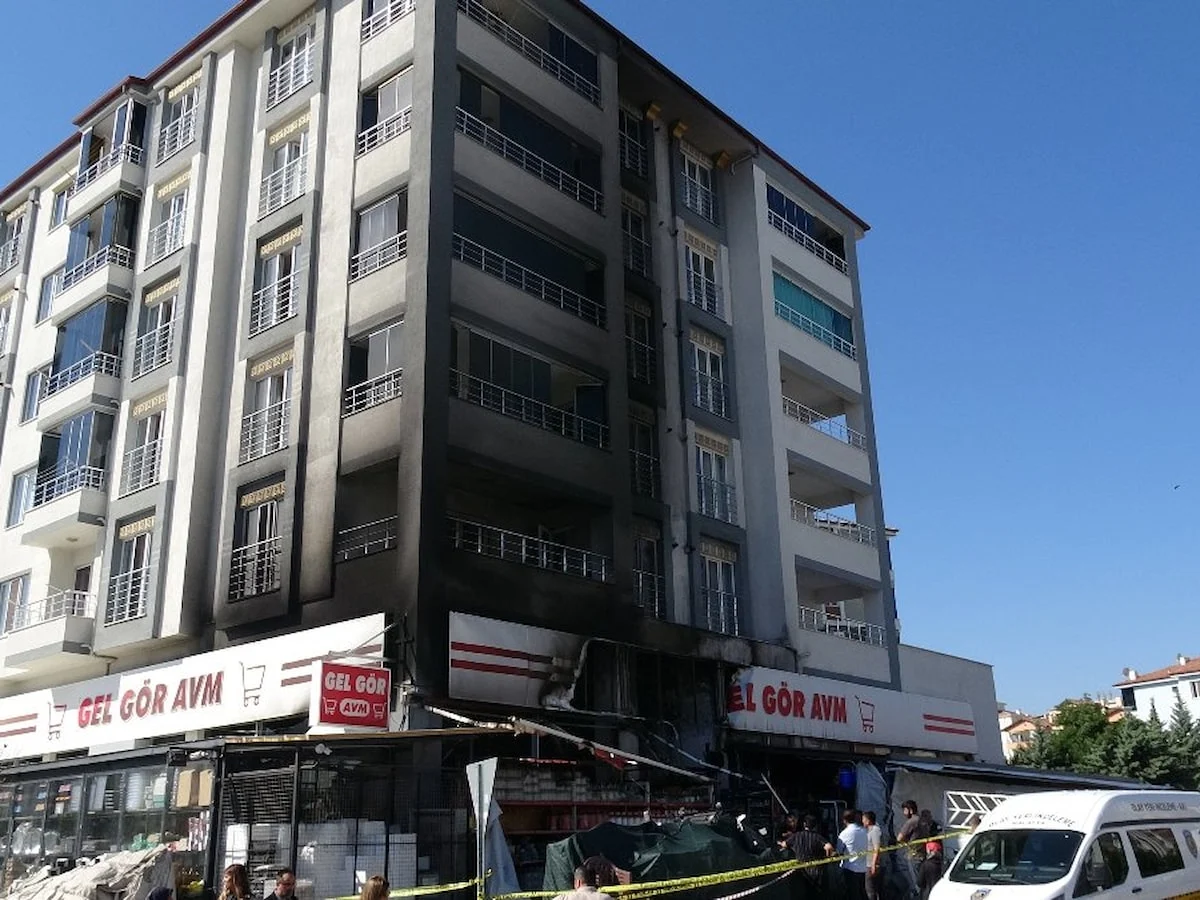Malatya'da AVM'de yangın