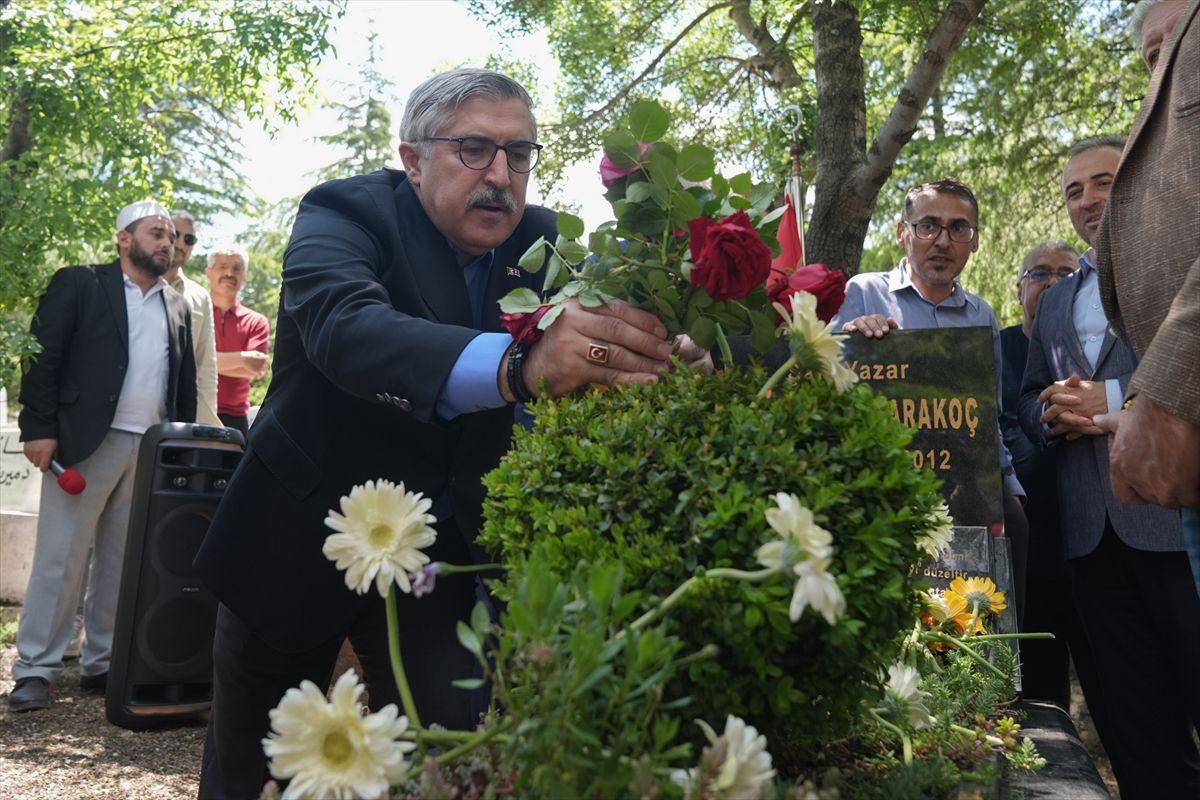 Şair Abdurrahim Karakoç vefatının 14. yılında kabri başında anıldı