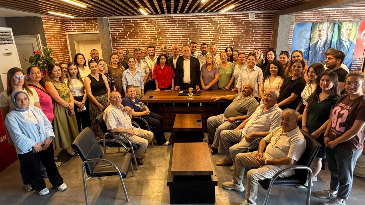 CHP Ceyhan'da toplu istifa! 46 yönetici YENİ Parti'ye katılıyor