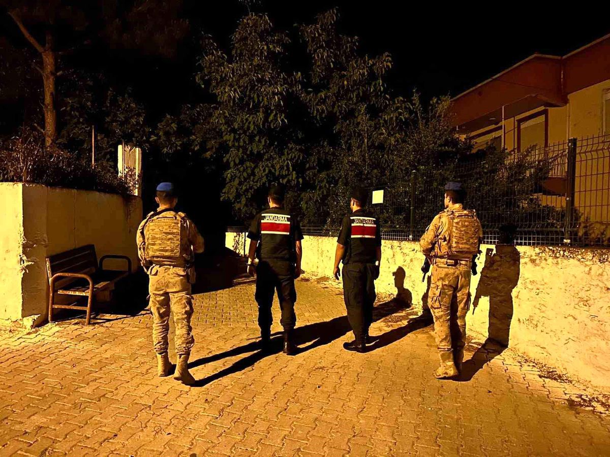 Bozdoğan'da jandarmadan gece boyu yangın ve hırsızlık denetimi