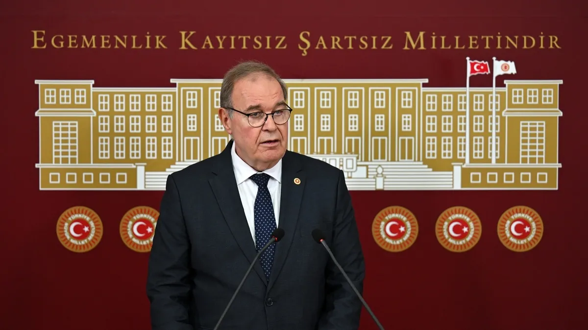 Faik Öztrak sert vurdu! Özgür Özel'e 'paralel genel merkez' tepkisi: 'CHP Ekrem'in babasının dükkanı...