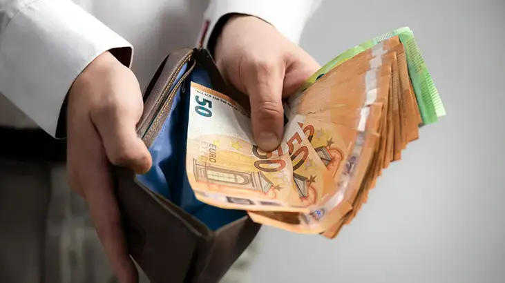 Bir yıl boyunca kimse fark etmedi! Çalışanların hesabına 'yanlışlıkla' milyonlarca euro yatırdılar
