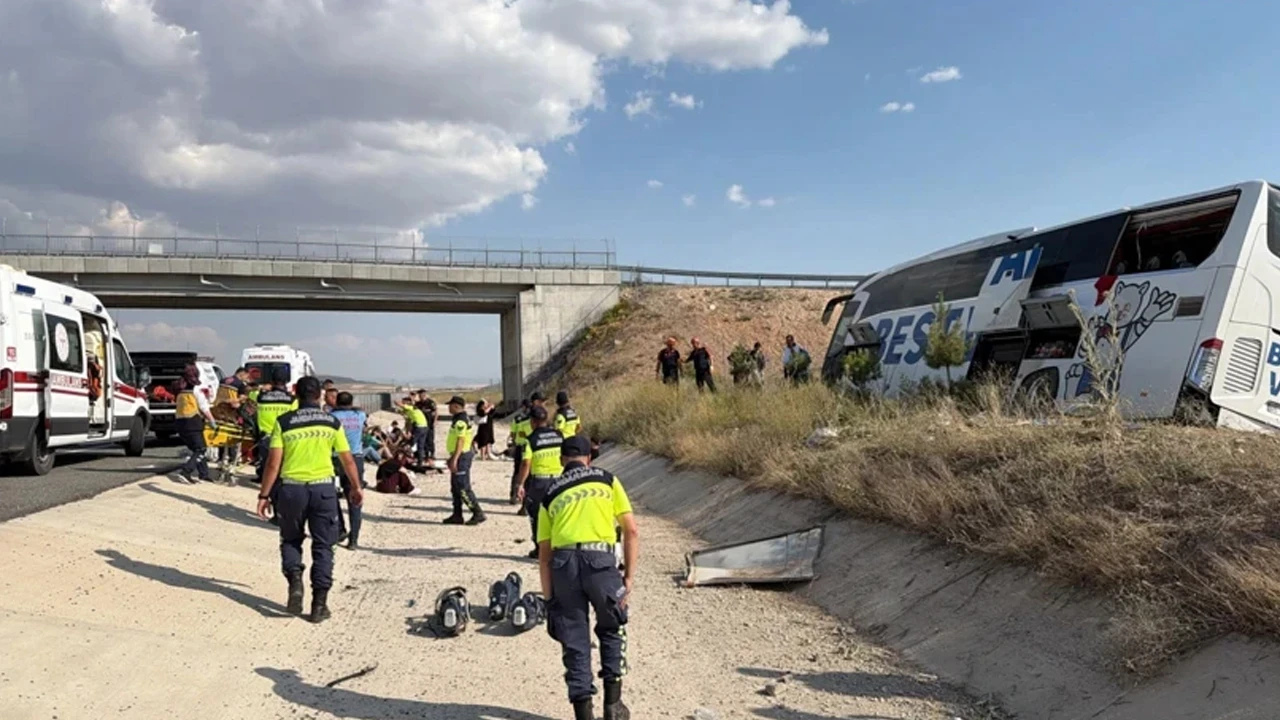 Ankara-Niğde yolunda yolcu otobüsü devrildi: Çok sayıda yaralı