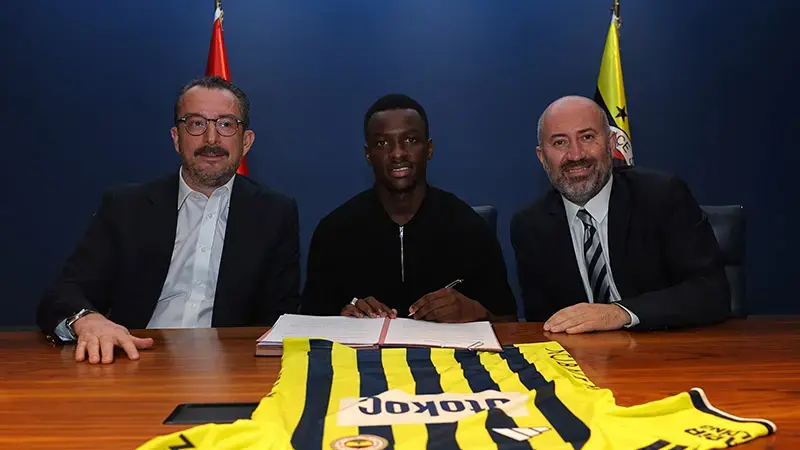 Fenerbahçe, Amara Diouf ile 5 yıllık sözleşme imzaladı