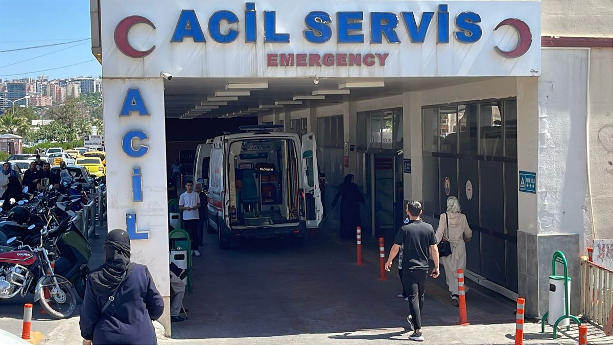 Şanlıurfa'da çekici, arkadan otomobile çarptı; 1 ölü, 2 yaralı