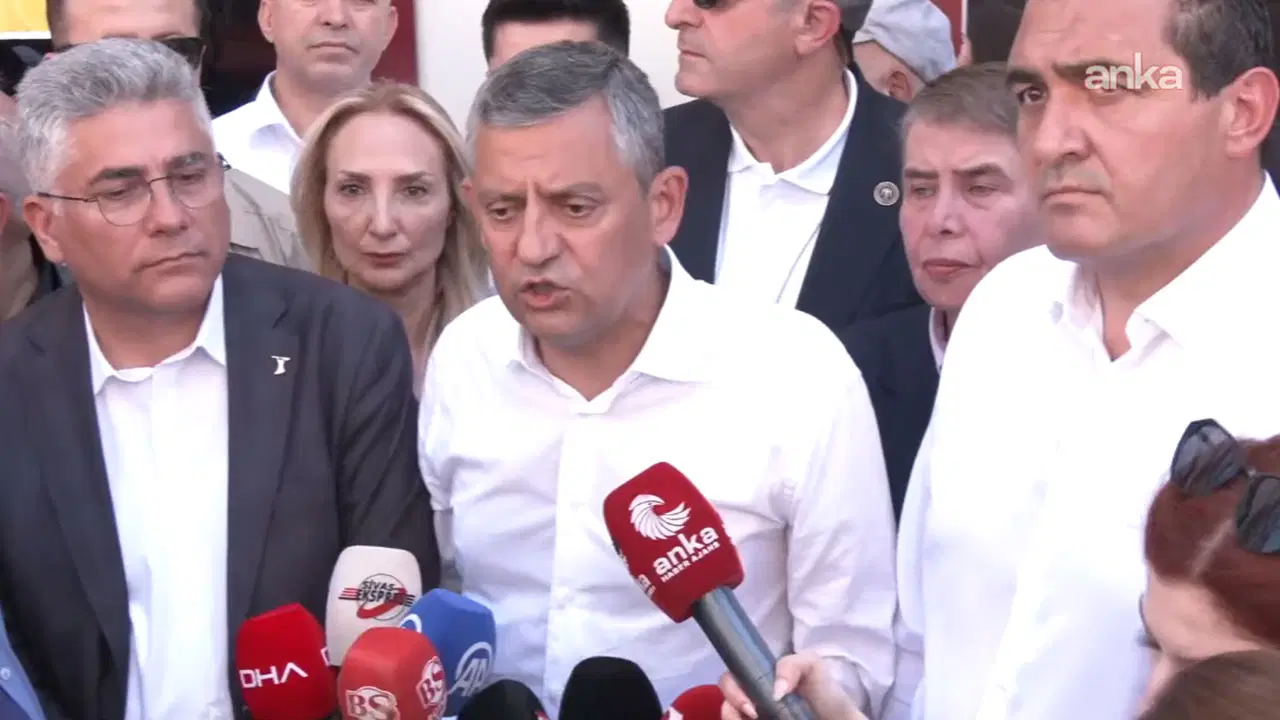2 Temmuz Sivas Katliamı Anma Yürüyüşü... Özgür Özel: Sivas CHP Genel Başkanı'nın burada olmasını önemsiyor