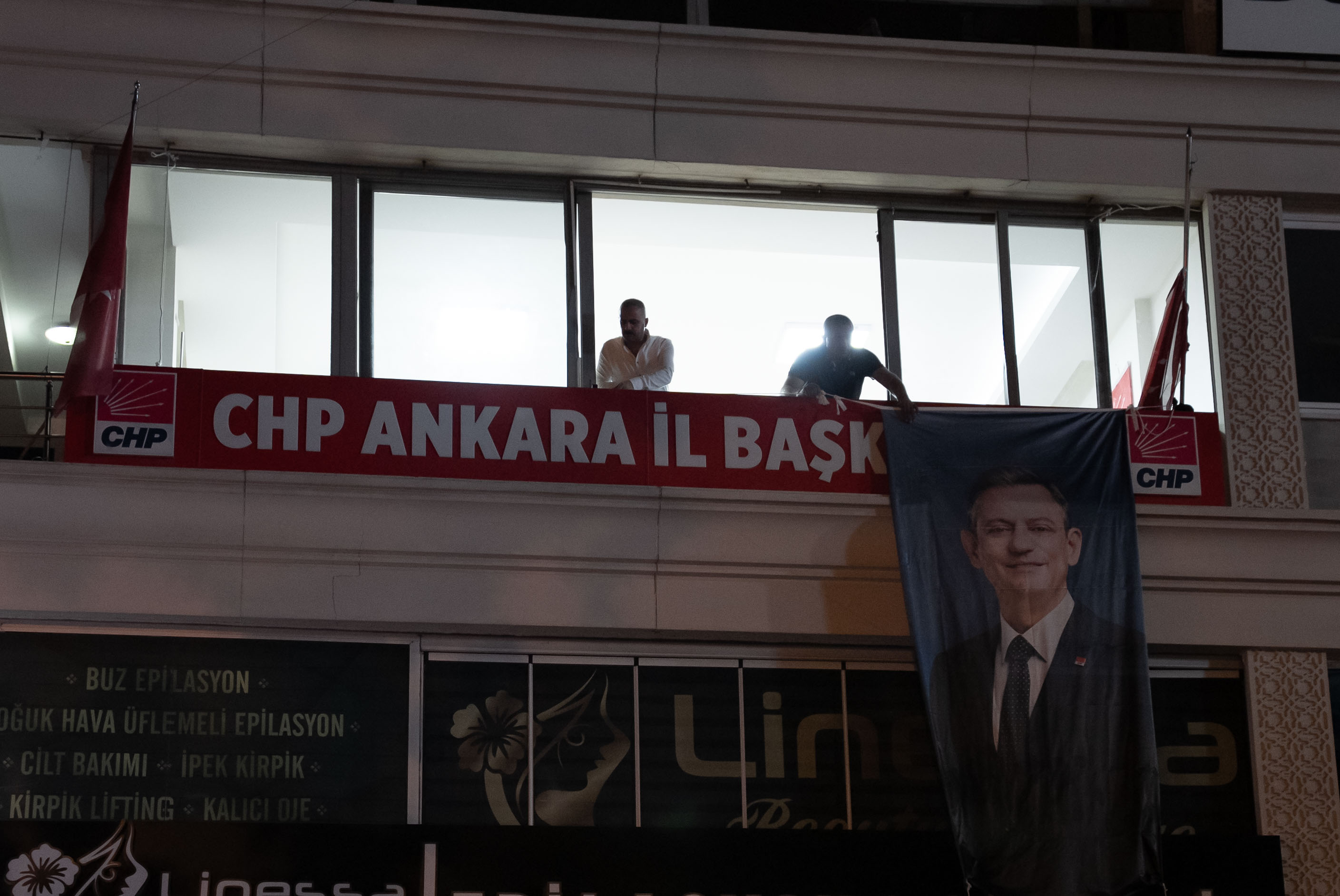 CHP Ankara İl Başkanlığı binasında gerginlik